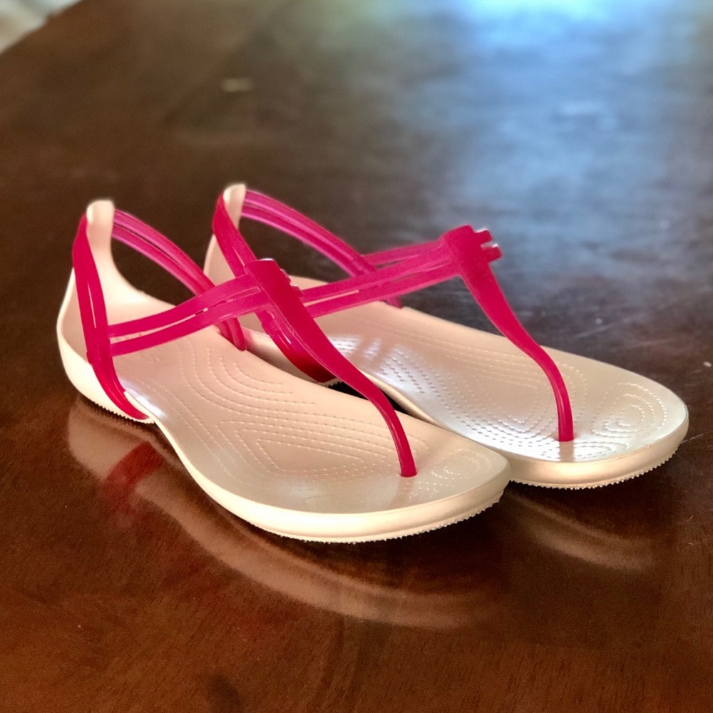 Crocs Isabella T-Strap Sandals. Size 8
